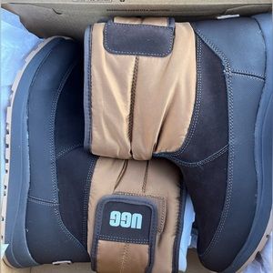 UGG K TOTY Weather boots Brand New!